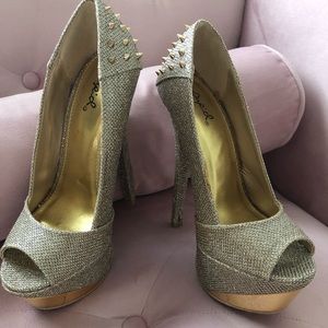New sexy Gold heels